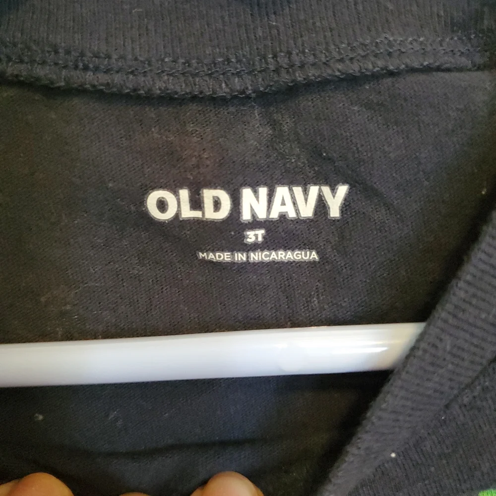 Old Navy toddler 3T long sleeve shirt. Very‎ gently worn.